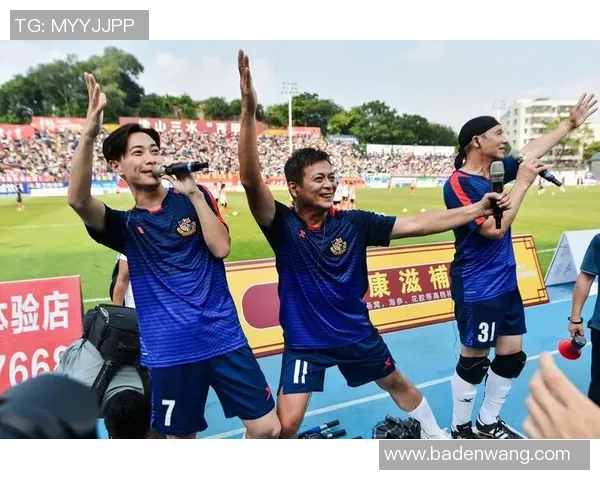 香港足球明星队中场休息时刻的精彩瞬间与球员互动揭秘