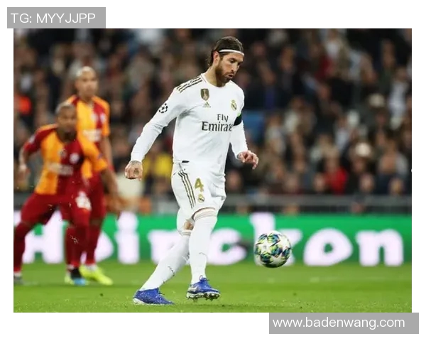 足球明星球员出场时的经典动作与魅力瞬间解析